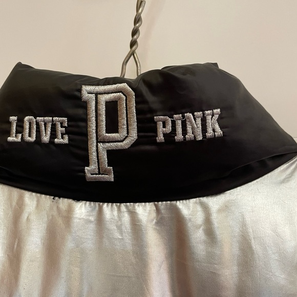 ❣️ $29.00 ❣️Pink Victoria Secret polyfill Black and Silver Warm Cuddly Vest. - Picture 9 of 12
